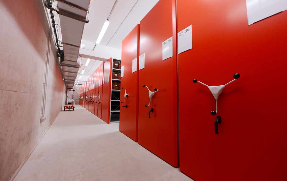 Salle de conservation des collections archéologiques.