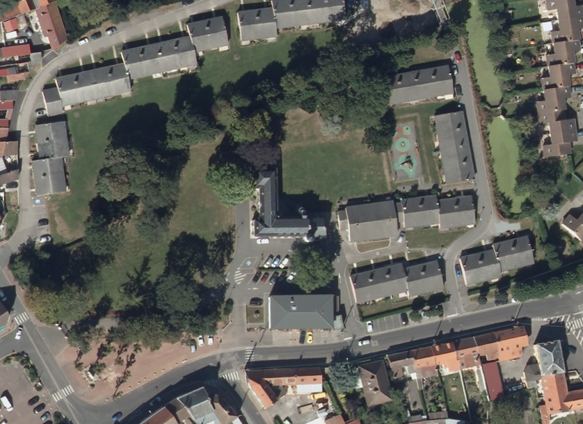 Image de gauche : Vue sans légende.