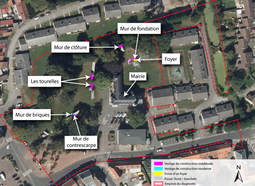 Image de droite : Vue zénithale de l’emprise, six tranchées ont mis au jour des vestiges et des objets. Seuls les secteurs accessibles et en lien avec les futurs aménagements ont été diagnostiqués.