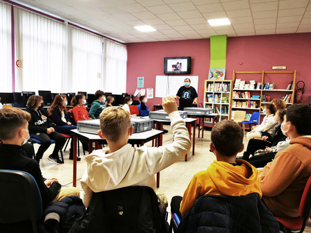 Des collégiens participent à un échange