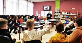 Des collégiens participent à un échange