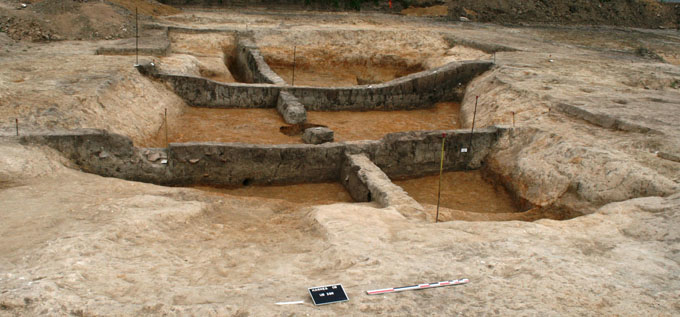 Bâtiment semi excavé.