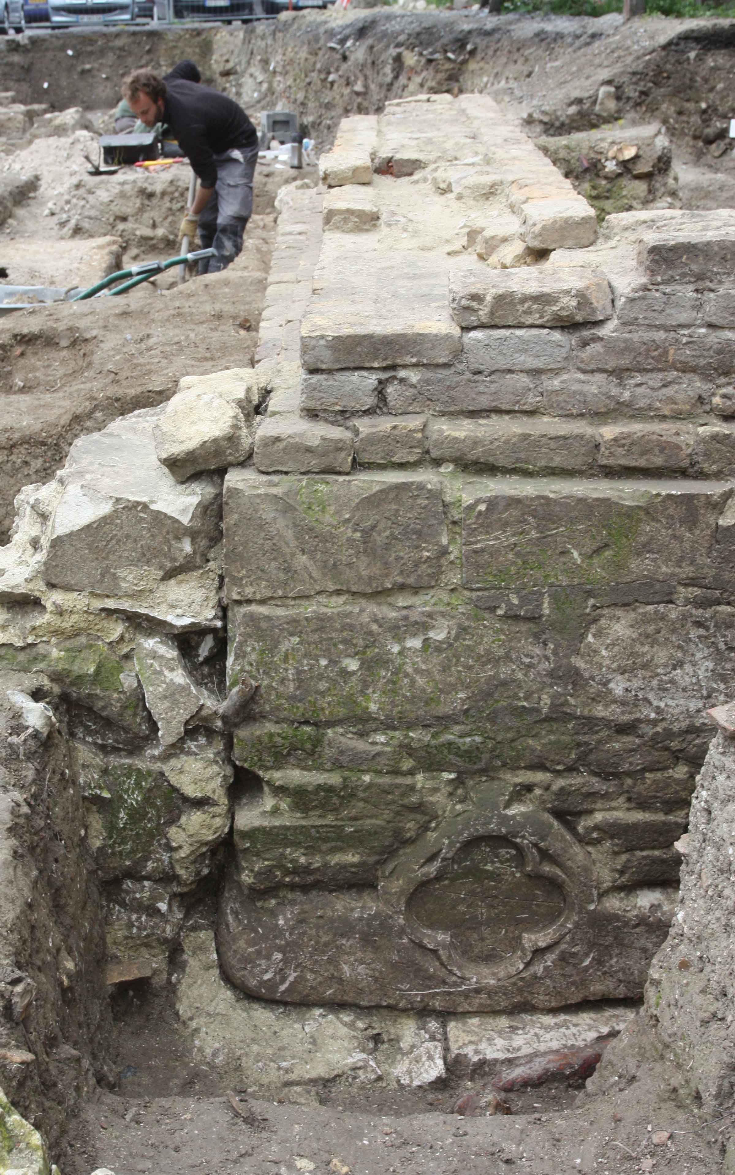 Bloc quadrilobé en réemploi