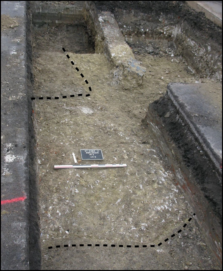 Vue d'une fenêtre dans une tranché.