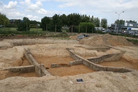 vestuges des parois obliques.