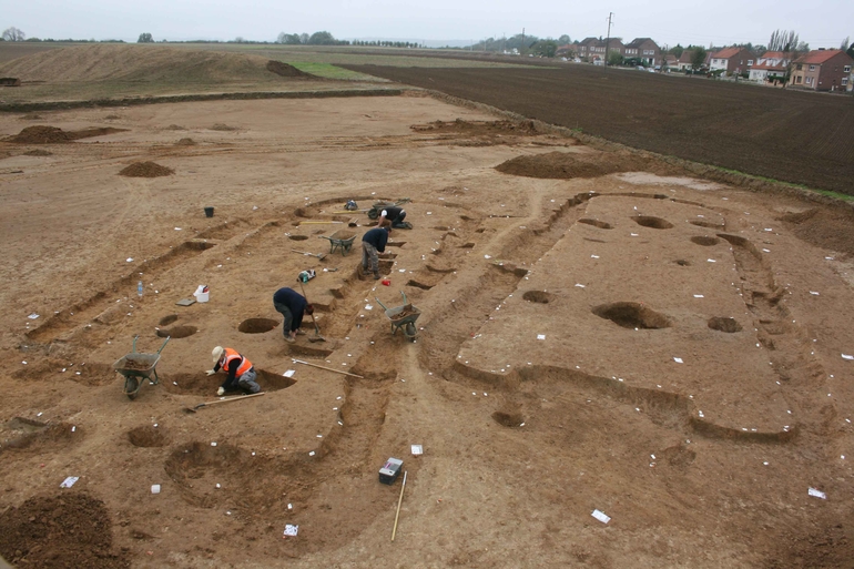 Vestiges d'un bâtiment sur poteaux porteurs