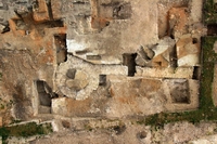 Tour et enceinte de l'abbaye datant du 15ième siècle.