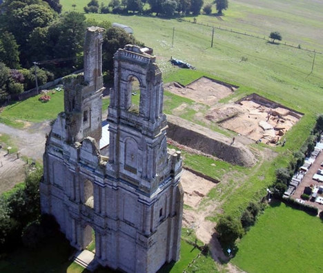 Vue vers le sud-est des deux tours du Mont Saint-Eloi et du diagnostic.