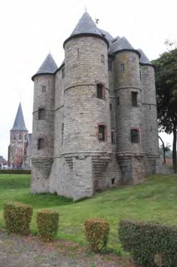 vue de l’ouest du donjon de Bours