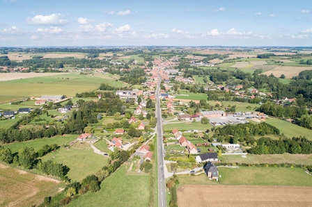 Vue aérienne de chaussée Brunehaut àThérouanne.