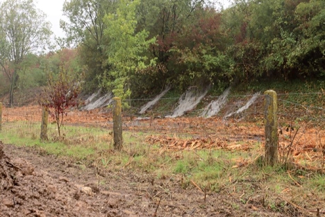 vue des cascades en provenance de la RN42 pendant la pluie du 26 Septembre aux abords de l’emprise du diagnostic