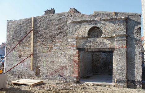 Quai des Salines, vue d’une façade conservée avec porte et modénatures