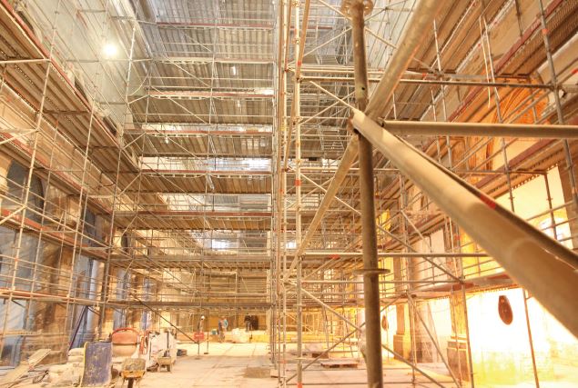 L’intérieur de la chapelle en cours de restauration