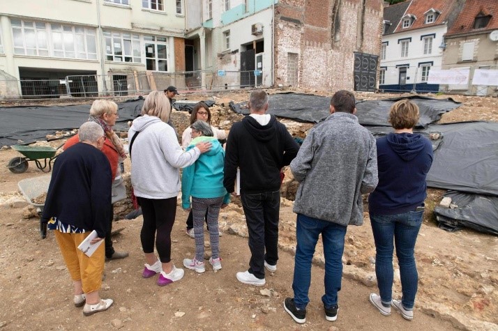 Visite du public du chantier de fouille